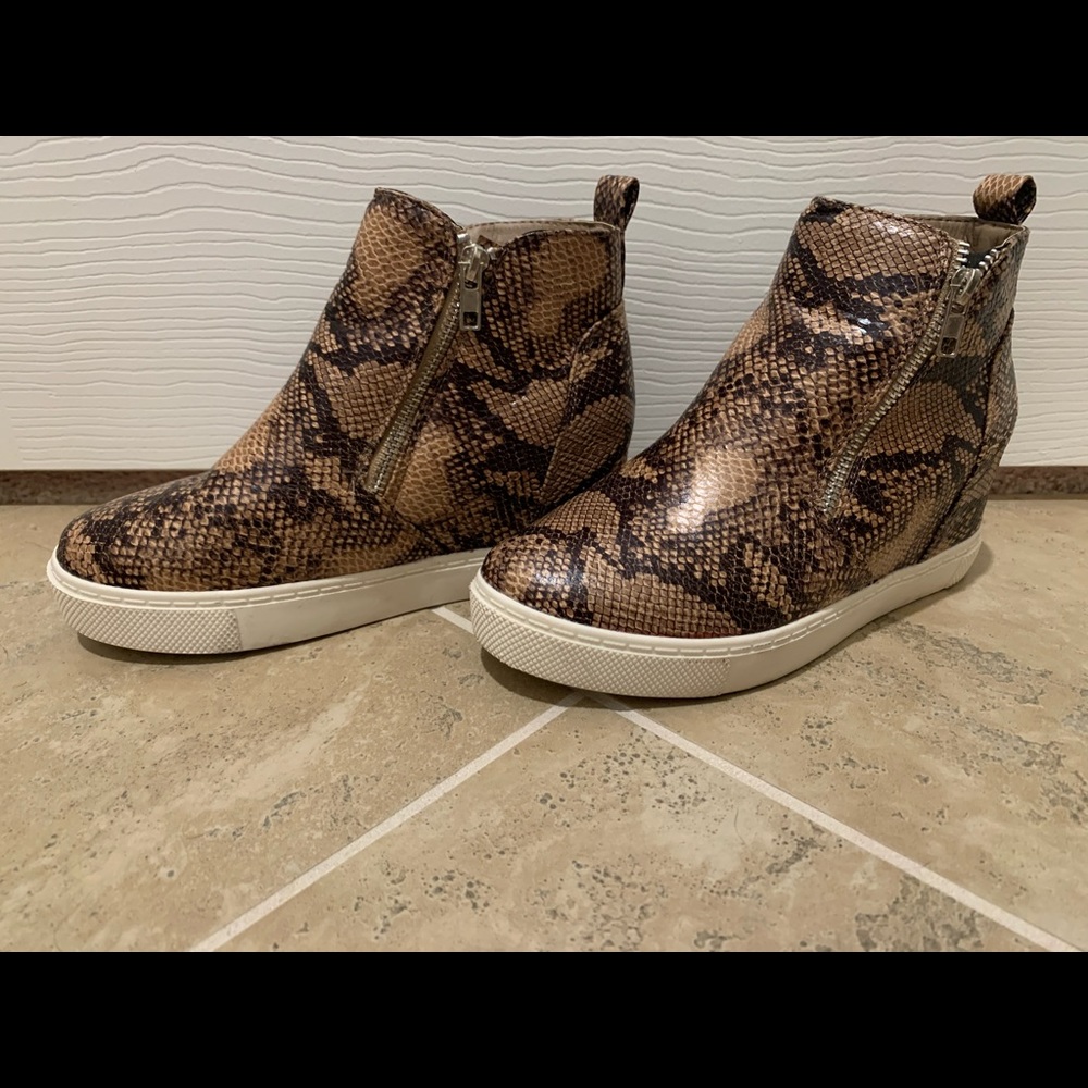 Hidden heel tennis shoes